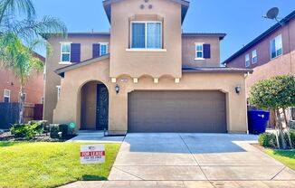 $2,190 Locan & Ashlan, Beautiful 3 Bedroom Home - Ramona Way, Fresno