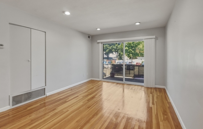 800 Hyde Park Ave