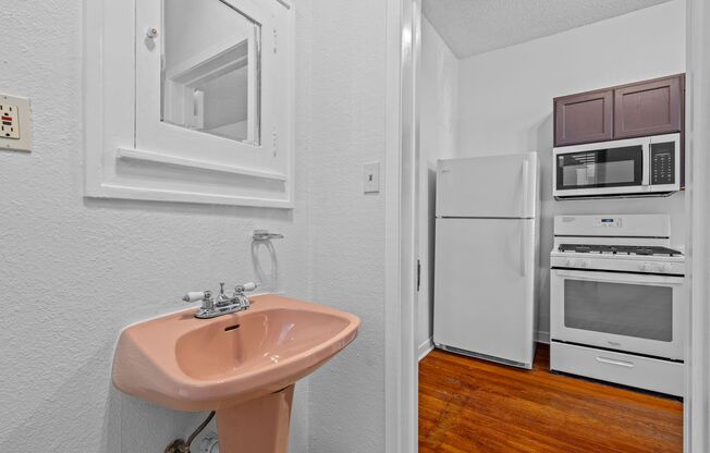 1 bed, 1 bath, 600 sqft, $1,495, Unit Palma Plaza