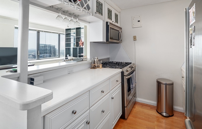 1 bed, 1 bath, 863 sqft, $4,000, Unit 40E