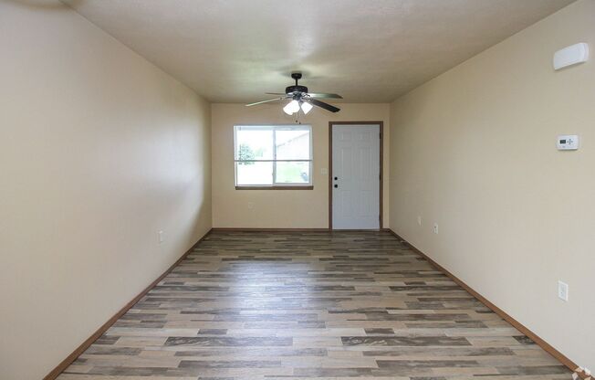 3 beds, 2.5 baths, 1,260 sqft, $1,640, Unit 6800-04