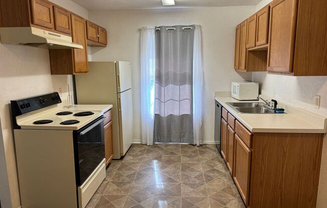 2 beds, 1 bath, 803 sqft, $895, Unit C