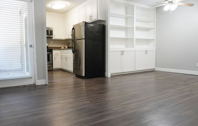 2 beds, 1 bath, 900 sqft, $3,832