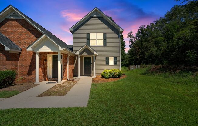 Charming 2 BR, 2.5 BA Townhome Located in the Heart of Greer