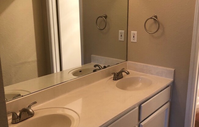 3 beds, 2 baths, 1,203 sqft, $1,950, Unit 11620B