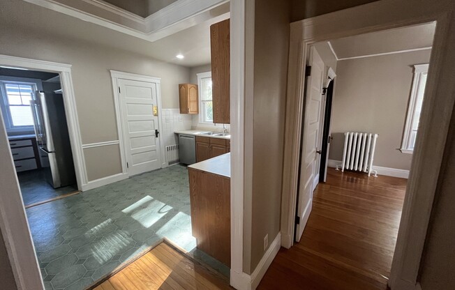 3 beds, 1 bath, 1,300 sqft, $3,200, Unit 2