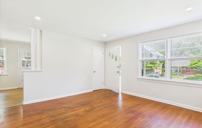 Cozy, 3 Bedroom Brick Cape in Fulton Hill Available NOW!