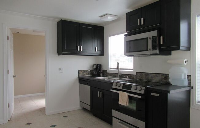 Light and bright 3 bedroom, 2 bath rambler on Kent's East Hill