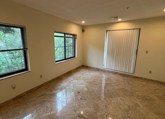 3 beds, 2 baths, 1,600 sqft, $4,300, Unit 308