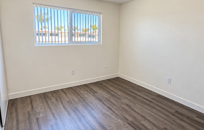2 beds, 1 bath, 900 sqft, $2,295, Unit 633-44