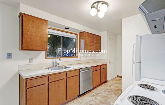 2 beds, 1 bath, 850 sqft, $1,599, Unit 240 NE 143rd Avenue