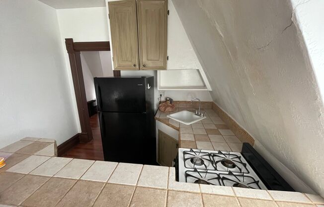 1 Bedroom apartment with rooftop Balcony!