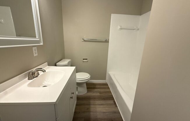 2 beds, 1.5 baths, 1,160 sqft, $949, Unit 605-E