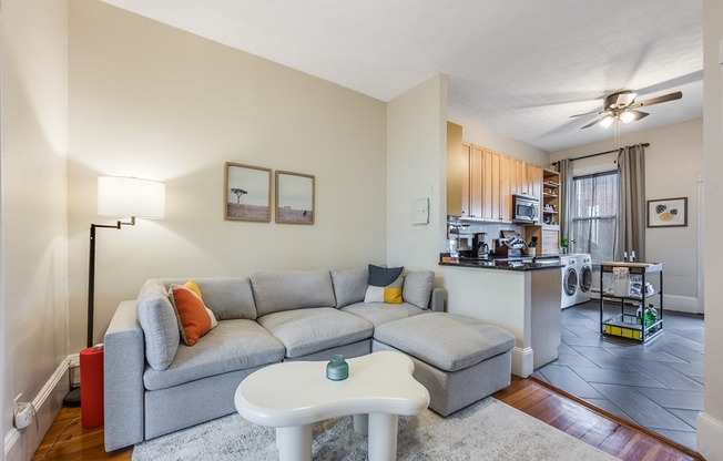 805 E 4 ST