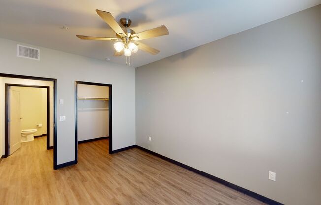 2 beds, 2 baths, 988 sqft, $1,280, Unit 3200-100