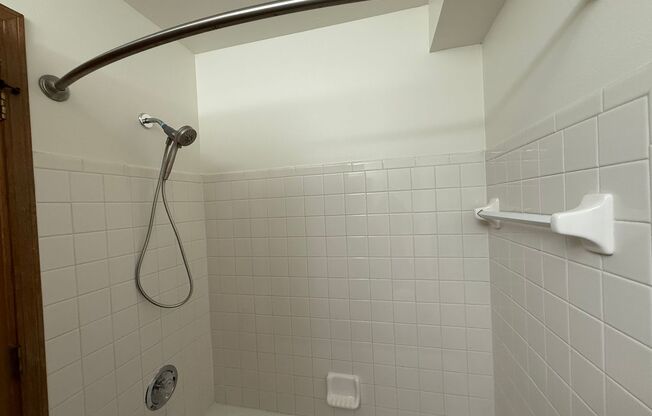 2 beds, 2 baths, 950 sqft, $1,625, Unit 7657CA