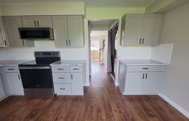 Townhome with Community Pool and Private Patio in Richland