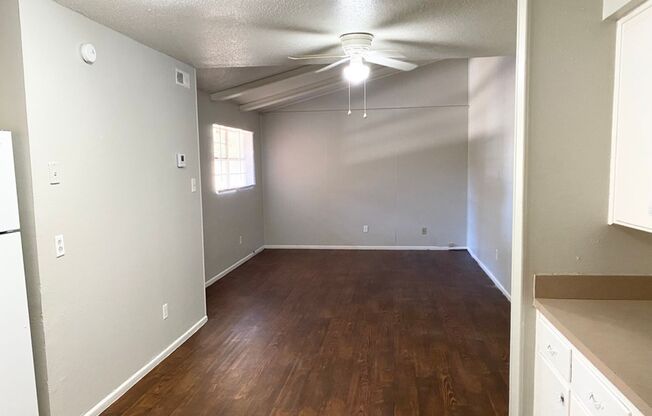 2 beds, 1 bath, 910 sqft, $850, Unit C