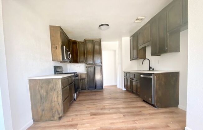 **232 Woodham Ave Barstow** Beautiful Spacious 3 bedroom 2 bath