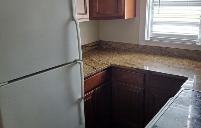 Cute 2/1 home with Florida room