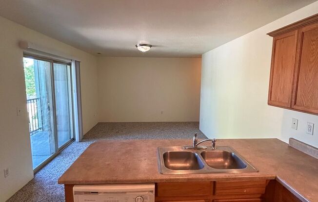 2 beds, 2 baths, 961 sqft, $1,395, Unit C