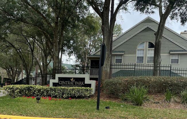 Great 1/1 condo in gated community!
