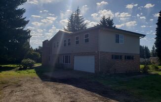Introducing this spacious split-level home in Vancouver, WA.