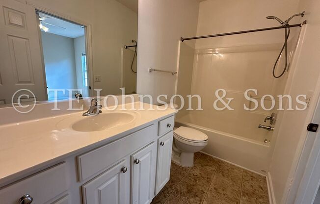 3 beds, 2.5 baths, $1,745, Unit UNIT 11