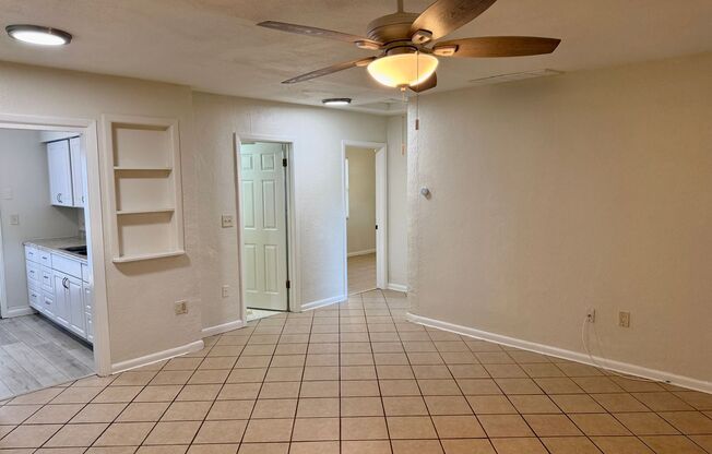 Amazing 2/1 so Close to the Ocean that you can see it from your Street!