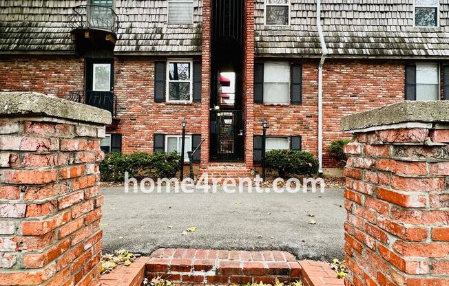 West Plaza Condo w/ an Updated Kitchen, Lots of Privacy and a Swimming Pool!