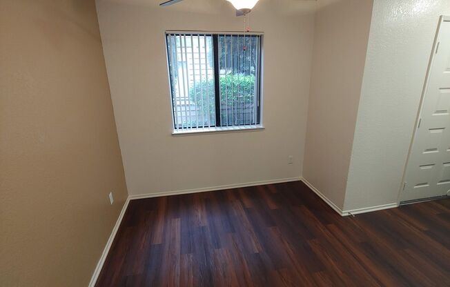 2 beds, 1 bath, 900 sqft, $1,585, Unit 1870-101