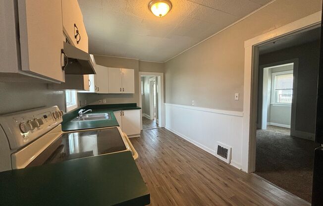 4 beds, 1 bath, 1,800 sqft, $1,999