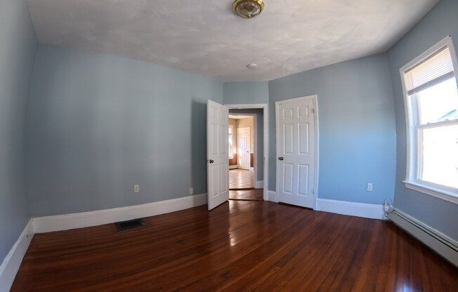 3 beds, 1 bath, $3,000, Unit 3