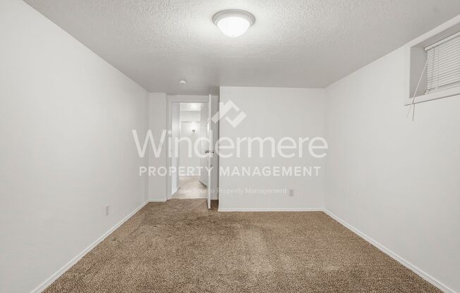 2 beds, 1 bath, $1,000, Unit 04