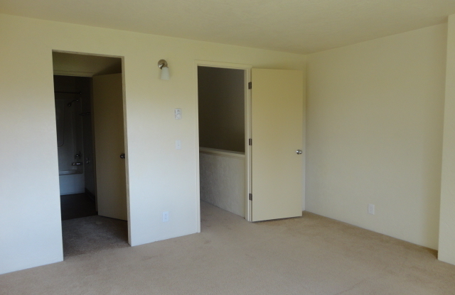 2 beds, 1.5 baths, 1,100 sqft, $1,697, Unit 1815