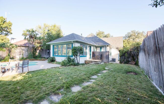 Historic HighLand Park Cottage and Backhouse with Pool