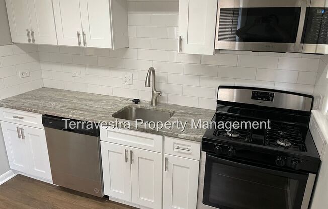 Beautiful 3 Bed House in Gloucester City! Eligible for $500 Security Deposit.