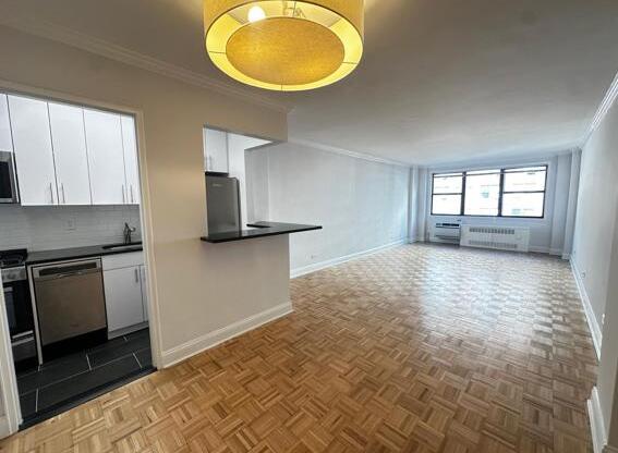 Studio, 1 bath, $3,825, Unit 7F