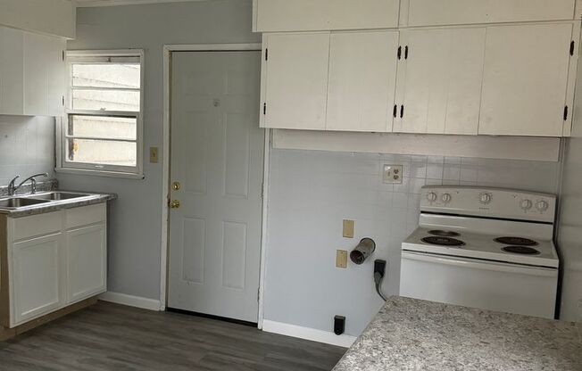 2 beds, 1 bath, $995