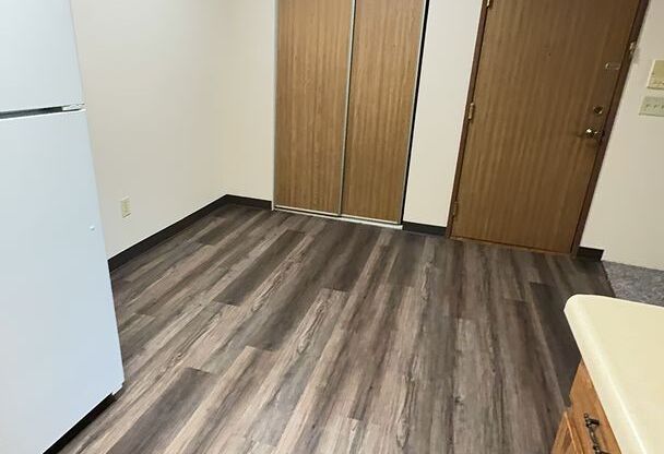 2 beds, 1 bath, 850 sqft, $879.99, Unit 911-L102