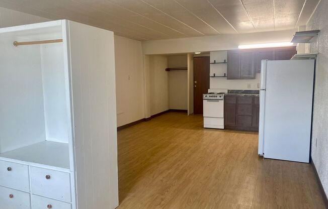 1 bed, 1 bath, 400 sqft, $1,195, Unit 405