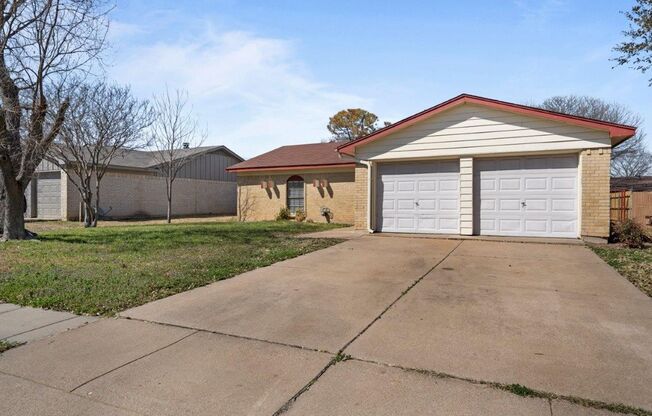 Great Saginaw 4 Bedroom, 2 Bath Available Now