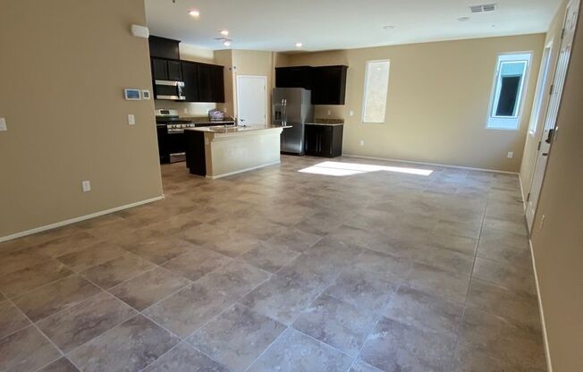 Spacious Townhouse with Loft & Rare 3-Car Garage!