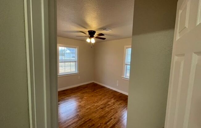 3 beds, 2 baths, $1,350