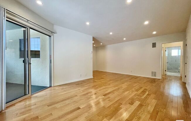 929 N SAN VICENTE BLVD