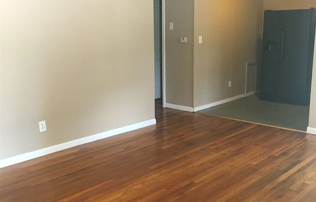 2 beds, 1 bath, 795 sqft, $600, Unit Apt - 6