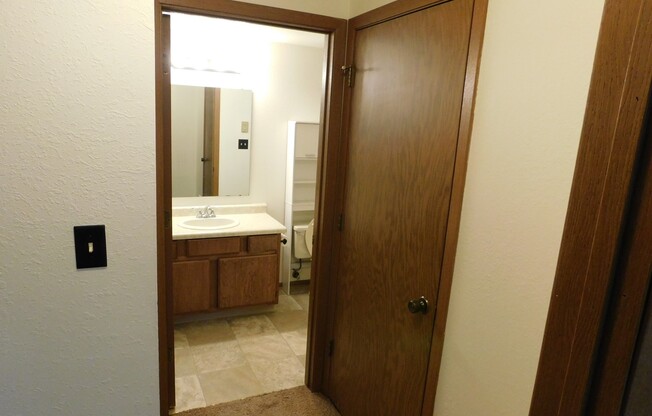 2 beds, 1 bath, $830, Unit 30-204