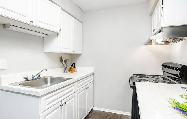 Studio, 1 bath, 400 sqft, $825