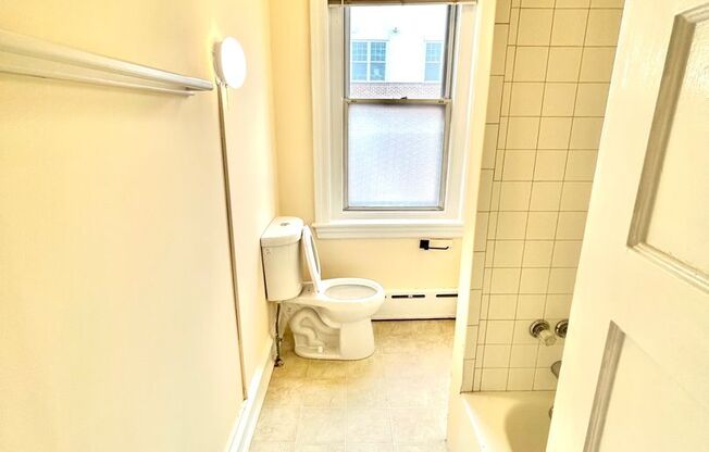 1 bed, 1 bath, 1,100 sqft, $1,900, Unit 7C