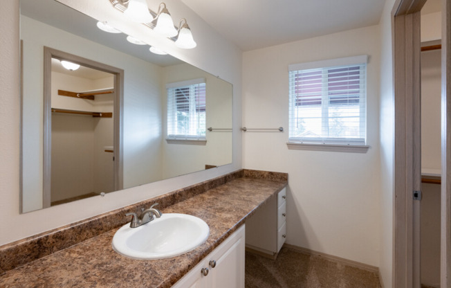 2 beds, 2 baths, 1,030 sqft, $1,735, Unit 811
